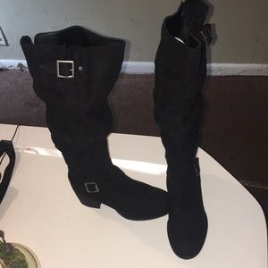 Size 7 casual black boot w/heel